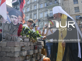 Metropolitan Onufriy, head of the Ukrainian Orthodox Church of Moscow Patriarchate lays flowers at the place of death of the Hero of the Hea...