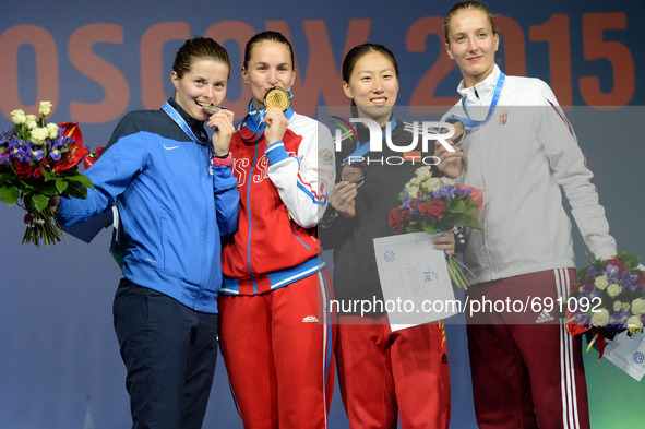 (150715) -- MOSCOW, July 15, 2015 () -- Silver medalist Cecilia Berder of France, gold medalist Sofya Velikaya of Russia, bronze medalists S...