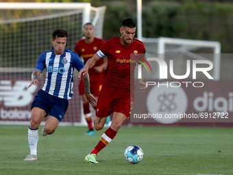 Lorenzo Pellegrini of AS Roma (R ) vies with Otavio of FC Porto during an international club friendly football match between AS Roma and FC...