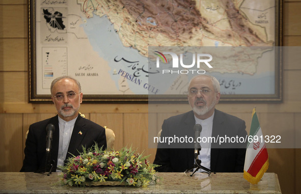 (150715) -- TEHRAN, July 15, 2015 () -- Iran's Foreign Minister Mohammad Javad Zarif (R) and head of Iran's Atomic Energy Organization Ali A...