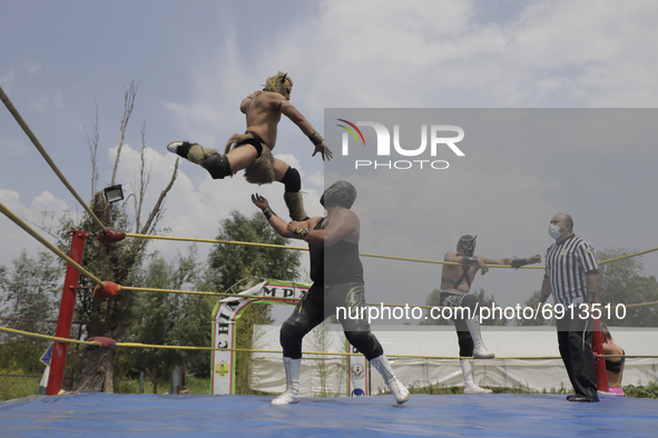 Minos and Ciclónico, professional wrestlers, during a wrestling match where they went head to head with other gladiators in a ring at the Em...