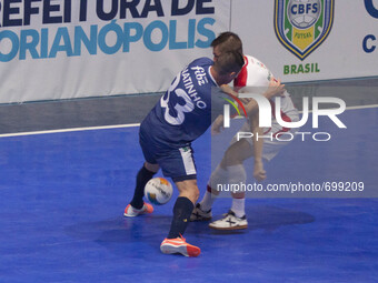 Florianópolis/SC - 07/20/2015 - Renatinho from Floripa Futsal and Xuxa from Futsal Brasil Kirin, from 2nd round of Brazilian Indoor Soccer L...