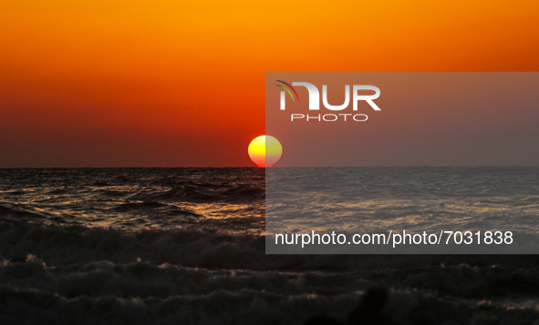General view of Gaza Beach During Sunset, on 04, September,2021. © Sameh Rahmi 