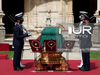 Portuguese honour guard pay tribute during the funeral ceremony for the late former Portuguese President Jorge Sampaio at Jeronimos Monaster...