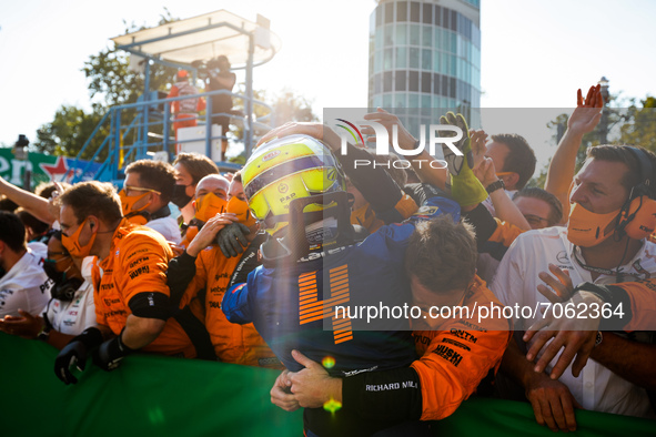 NORRIS Lando (gbr), McLaren MCL35M, portrait celebrates podium during the Formula 1 Heineken Gran Premio D'italia 2021, Italian Grand P...