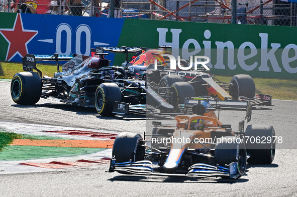 HAMILTON Lewis (gbr), Mercedes AMG F1 GP W12 E Performance, VERSTAPPEN Max (ned), Red Bull Racing Honda RB16B, action crash, accident, durin...