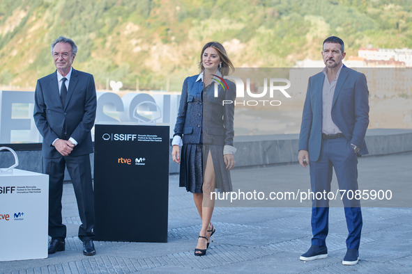The Spanish actress Penelope Cruz, Antonio Banderas and Oscar Martinez attends the Competencia Oficial Photocall at the 69th San Sebastian F...