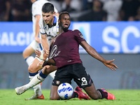 Ruslan Malinovskyi of Atalanta BC and Lassana Coulibaly of US Salernitana 1919 compete for the ball during the Serie A match between US Sale...