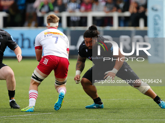  Logovi'I Mulipola of Newcastle Falcons  gets set to tackle Jack Kenningham of Harlequins during the Gallagher Premiership match between New...