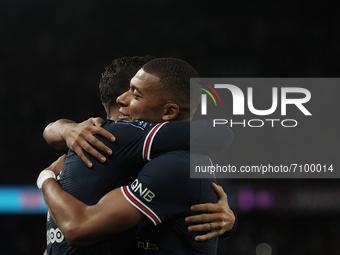 Mauro Icardi of PSG celebrates with Kylian Mbappe after scoring his sides first goal during the Ligue 1 Uber Eats match between Paris Saint...