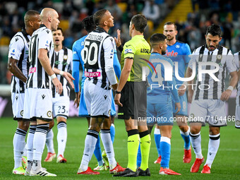 Rodrigo Nascimento Becao (Udinese) protests with the referee of the match Gianluca Manganiello during the Italian football Serie A match Udi...