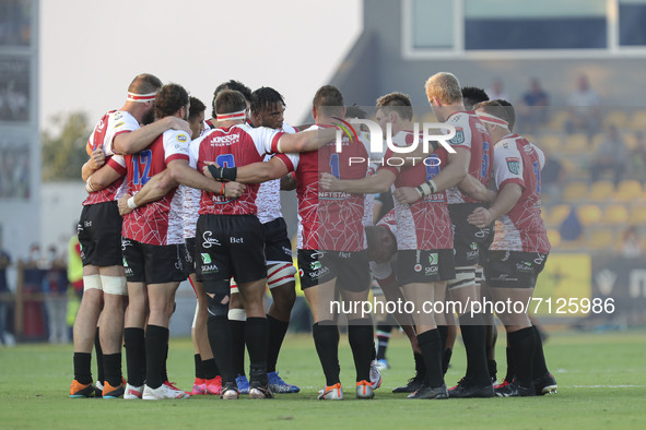 Emirates Lions make a circle before the startin wistle during the United Rugby Championship match Zebre Rugby Club vs Emirates Lions on Sept...