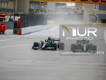 44 HAMILTON Lewis (gbr), Mercedes AMG F1 GP W12 E Performance, action 18 STROLL Lance (can), Aston Martin F1 AMR21, action during the Formul...