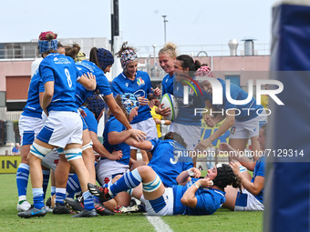 italy's first try of the match  scored by Gaia Maris during the World Cup Rugby Women's World Cup 2022 Qualifiers - Italy vs Spain on Se...