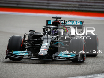 44 HAMILTON Lewis (gbr), Mercedes AMG F1 GP W12 E Performance, action during the Formula 1 VTB Russian Grand Prix 2021, 15th round of the 20...