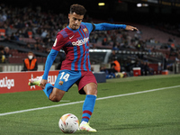 Philippe Coutinho of Barcelona does passed during the La Liga Santander match between FC Barcelona and Granada CF at Camp Nou on September 2...