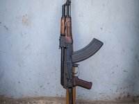 The main weapon of the watchmen is the Russian rifle kalashnikov / Sulaymaniyah / Summer 2013. (