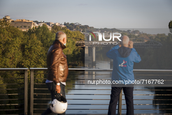 Italy, Rome: People look towards Ponte dell' Industria , also know as 'Ponte di Ferro' (iron bridge) which burned down for reasons yet to be...