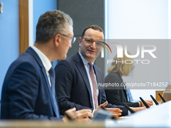 Head of Robert Koch Institute (RKI) Wieler (L) and German Health Minister Jens Spahn (C) hold a press conference on the situation of flu vac...
