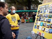 A Greenpeace member plays with a passer-by. Greenpeace Toulouse organized a play in the center to raise awareness about the strategy of infl...