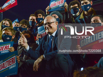 Roberto Gualtieri with his supporters during the News Closing speech of the electoral campaign of the center-left candidate Roberto Gualtier...