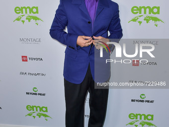 Actor Ronen Rubinstein arrives at the Environmental Media Association (EMA) Awards Gala 2021 held at GEARBOX LA on October 16, 2021 in Van N...