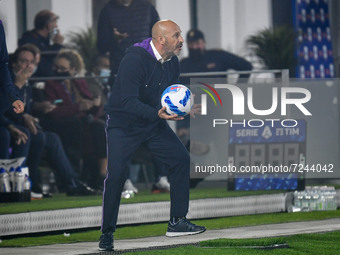Fiorentina's Heas Coach Vincenzo Italiano during the Italian football Serie A match Venezia FC vs ACF Fiorentina on October 18, 2021 at the...