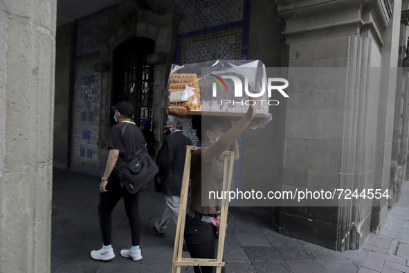 A meringue vendor in the streets of the Historic Centre of Mexico City, during the COVID-19 emergency and the official return to the green e...