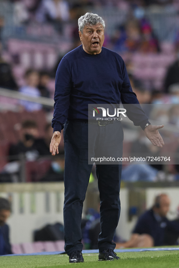 Mircea Lucescu head coach of Dinamo Kiev reacts during the UEFA Champions League group E match between FC Barcelona and Dinamo Kiev at Camp...