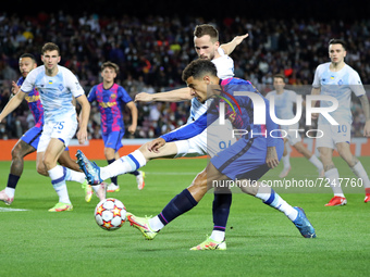 Philippe Coutinho and Tomasz Kedziora during the match between FC Barcelona and Dinamo Kiev, corresponding to the week 3 of the group stage...