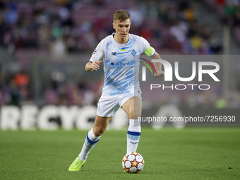 Sergiy Sydorchuk of Dinamo Kiev in action during the UEFA Champions League group E match between FC Barcelona and Dinamo Kiev at Camp Nou on...