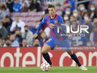 Clement Lenglet of Barcelona runs with the ball during the UEFA Champions League group E match between FC Barcelona and Dinamo Kiev at Camp...