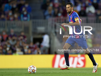 Sergio Busquets of Barcelona runs with the ball during the UEFA Champions League group E match between FC Barcelona and Dinamo Kiev at Camp...