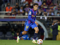 Philippe Coutinho of Barcelona runs with the ball during the UEFA Champions League group E match between FC Barcelona and Dinamo Kiev at Cam...