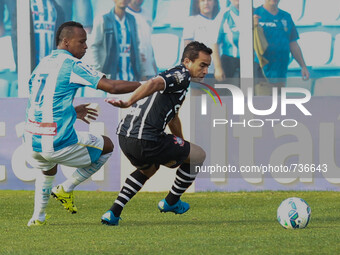 Florianópolis/SC - 08/16/2015 - Tinga from Avaí and Jadson from Corinthians, from 19th round of Brazilian Soccer Championship 2015. Photo: F...