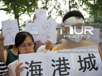 An injured resident seen in the protest. - Hundreds of residents from near the chemical explosion zone of Tianjin protested at the Mayfair H...
