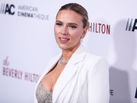Actress Scarlett Johansson wearing Versace arrives at the 35th Annual American Cinematheque Awards Honoring Scarlett Johansson held at The B...