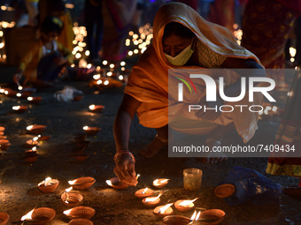 People during the Dev Deepwali celebration in Kolkata, India, on November 19, 2021. (