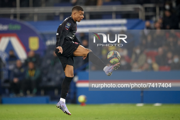 Kylian Mbappe of PSG controls the ball during the Ligue 1 Uber Eats match between Paris Saint Germain and FC Nantes at Parc des Princes on N...