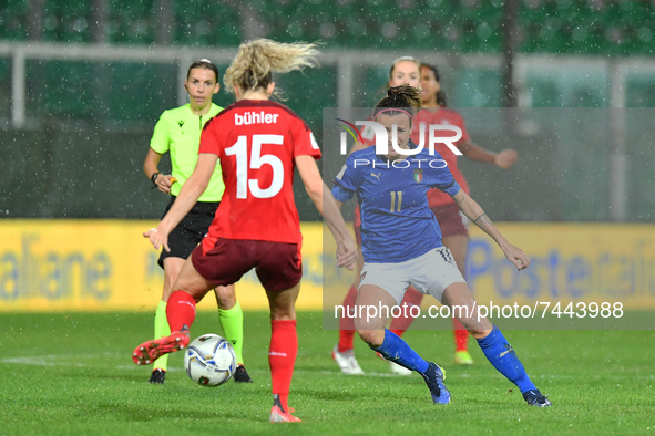 Switzerland's defender Luana Buhler and Italy's forward Barbara Bonansea in action  during the FIFA World Cup Women's FIFA World Cup 202...