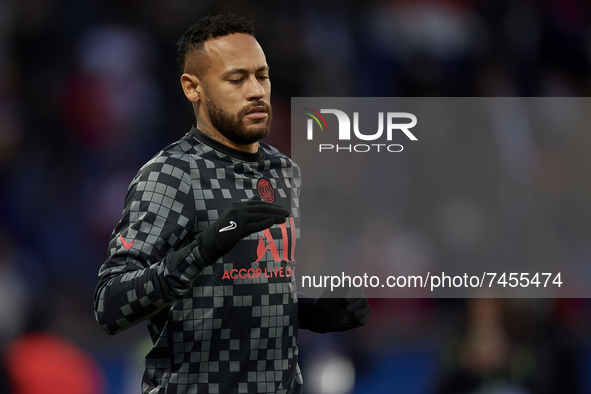 Neymar of PSG during the warm-up before the Ligue 1 Uber Eats match between Paris Saint Germain and FC Nantes at Parc des Princes on Novembe...