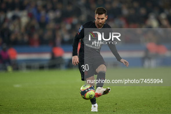 Leo Messi of PSG does passed during the Ligue 1 Uber Eats match between Paris Saint Germain and FC Nantes at Parc des Princes on November 20...