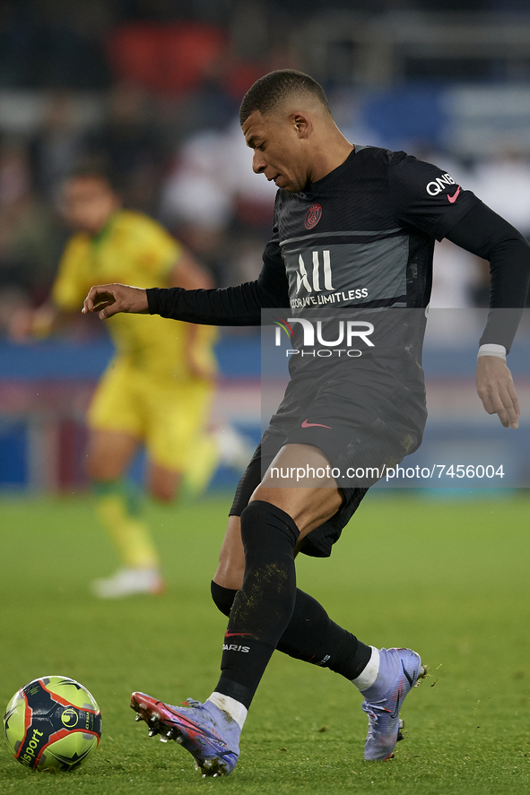 Kylian Mbappe of PSG controls the ball during the Ligue 1 Uber Eats match between Paris Saint Germain and FC Nantes at Parc des Princes on N...