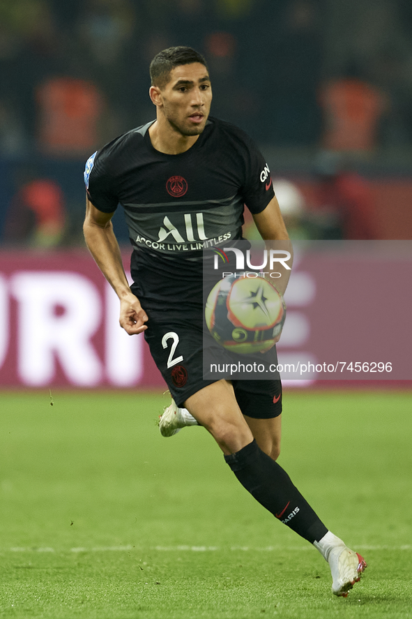 Achraf Hakimi of PSG controls the ball during the Ligue 1 Uber Eats match between Paris Saint Germain and FC Nantes at Parc des Princes on N...