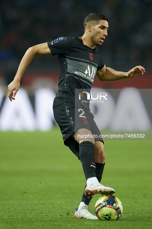 Achraf Hakimi of PSG controls the ball during the Ligue 1 Uber Eats match between Paris Saint Germain and FC Nantes at Parc des Princes on N...