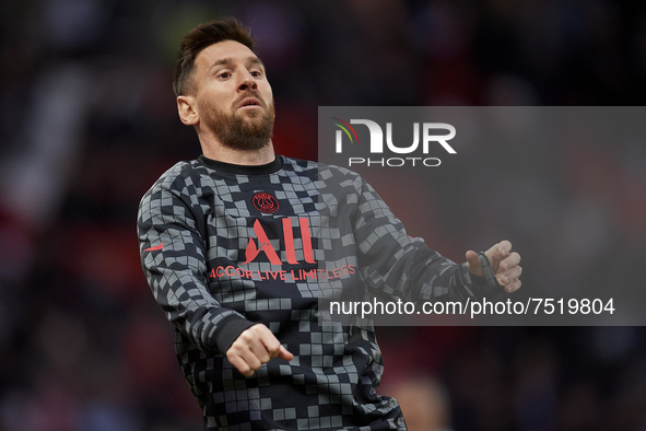 Leo Messi of PSG during the warm-up before the Ligue 1 Uber Eats match between Paris Saint Germain and FC Nantes at Parc des Princes on Nove...