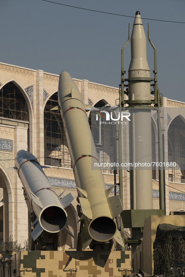 Iranian Qiam short-range surface-to-surface ballistic missile (R), Solid-propelled road-mobile single-stage missile, Zolfaghar Basir (C), an...