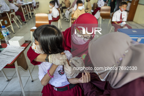 School child receive the COVID-19 vaccine in South Tangerang, Indonesia, on January 26, 2022 amid the COVID-19 pandemic. 