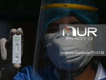 A member of the medical staff wearing full PPE suit holds a negative Covid-19 Antigen test.
On Monday, January 31, 2022, in 
San Cristobal d...