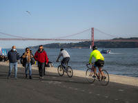 People are seen doing recreational activities in the surroundings of the 25 de abril bridge promenade, Lisbon. 04 February 2022. The Portugu...